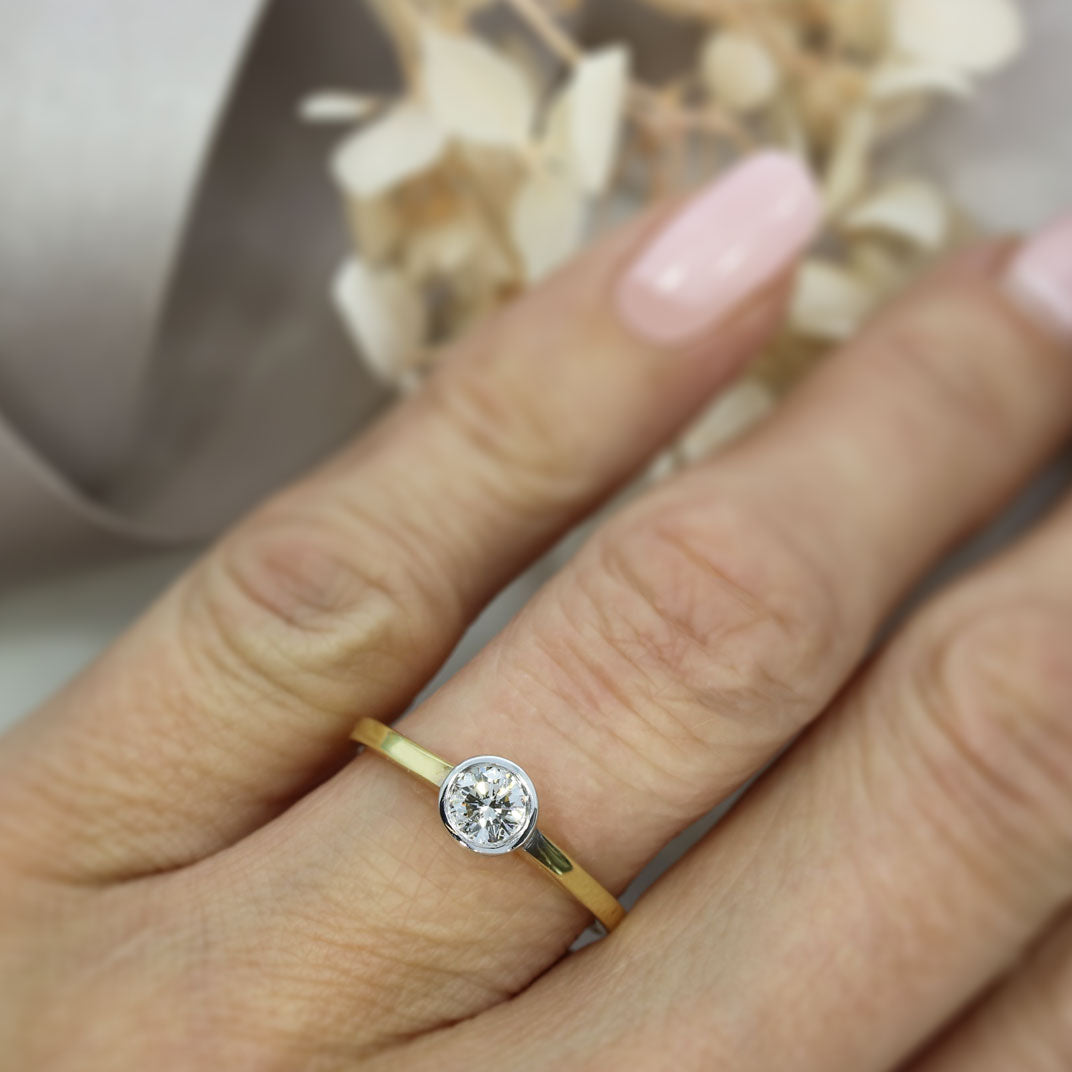 Pre Owned 18ct Yellow Gold Rubover Set Diamond Solitaire Ring Approx 0.50ct