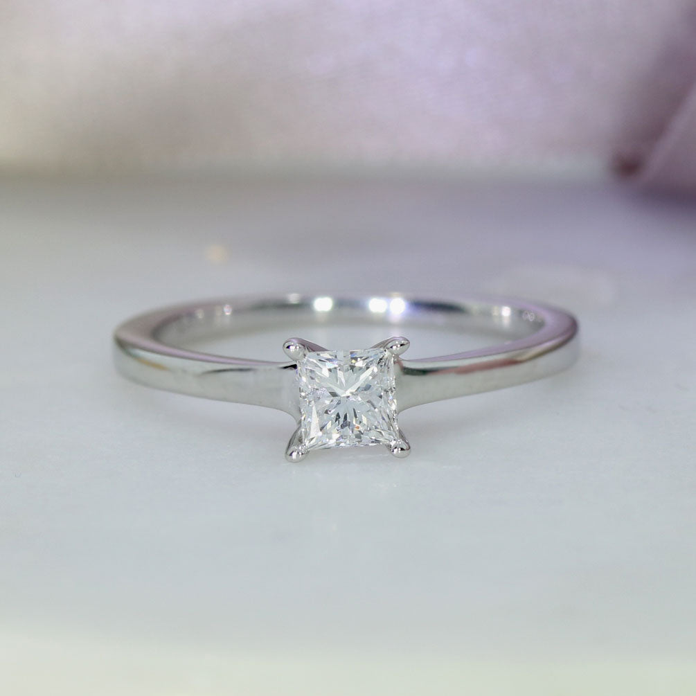 Pre Owned 18ct Princess Cut Diamond Solitaire Ring 0.33ct