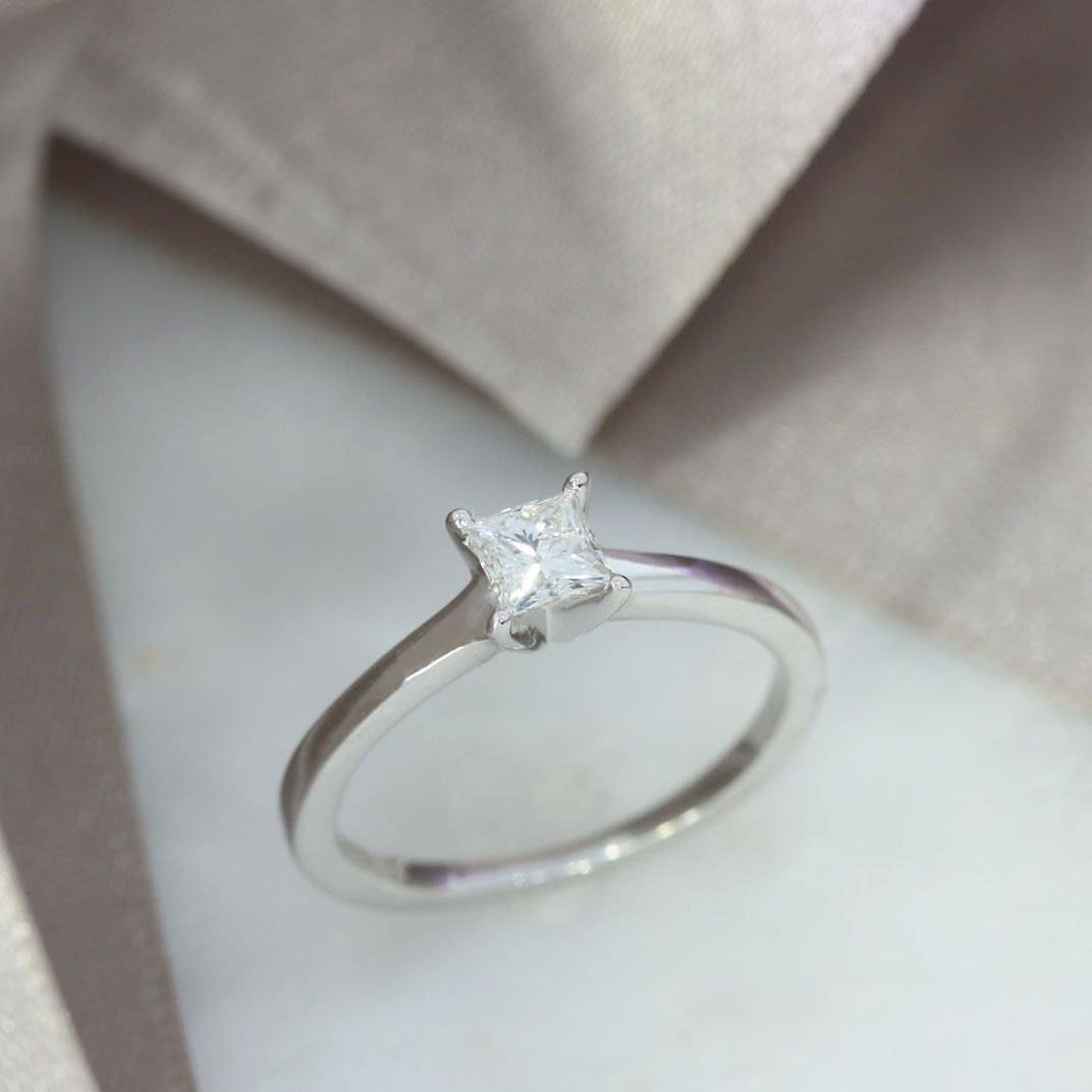 Pre Owned 18ct Princess Cut Diamond Solitaire Ring 0.33ct
