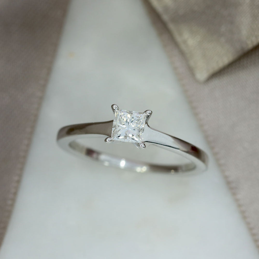 Pre Owned 18ct Princess Cut Diamond Solitaire Ring 0.33ct