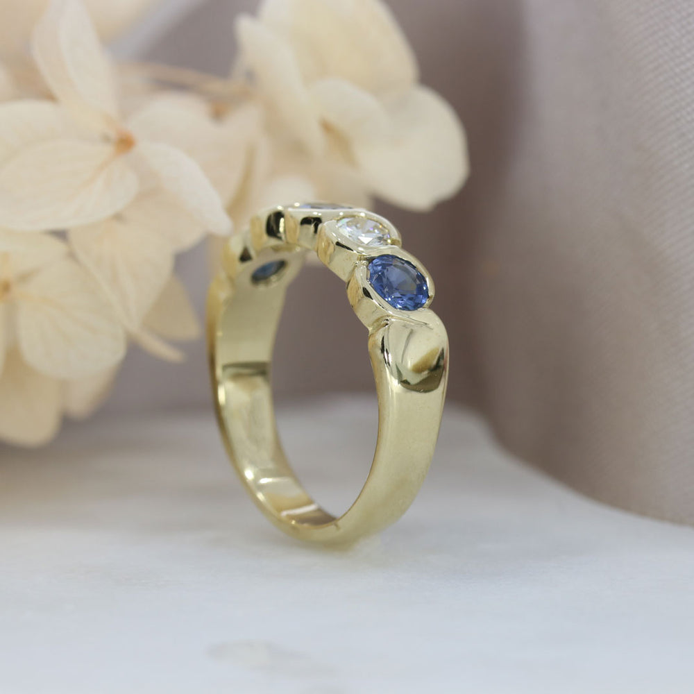 9ct Gold Sapphire & Diamond 5 Stone Ring