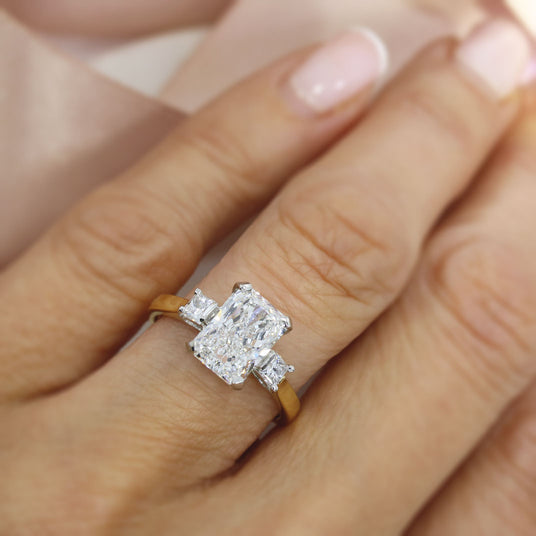 18ct Gold & Platinum Certified Radiant Cut & Princess Cut Lab Grown Diamond Ring Total 3.42ct