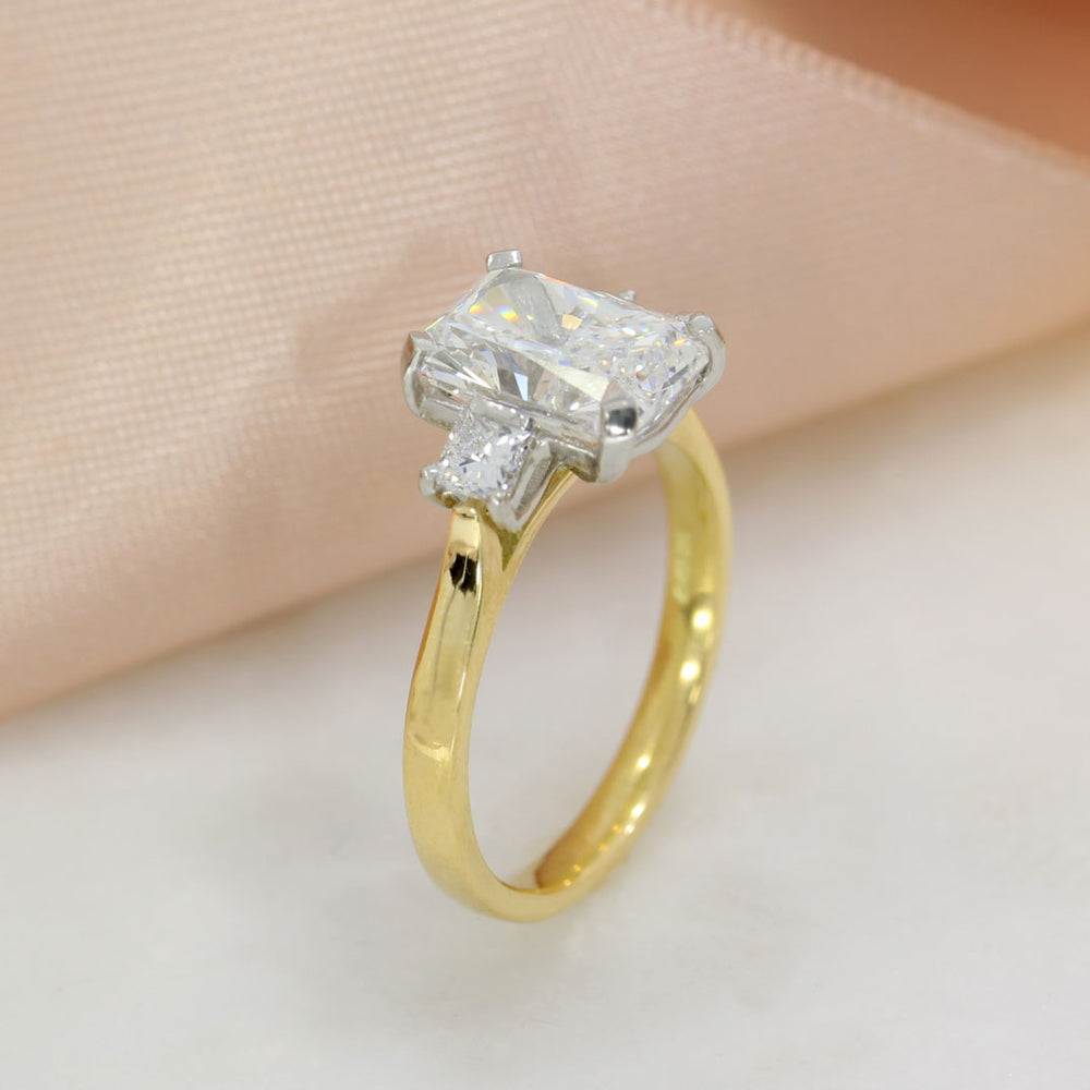 18ct Gold & Platinum Certified Radiant Cut & Princess Cut Lab Grown Diamond Ring Total 3.42ct