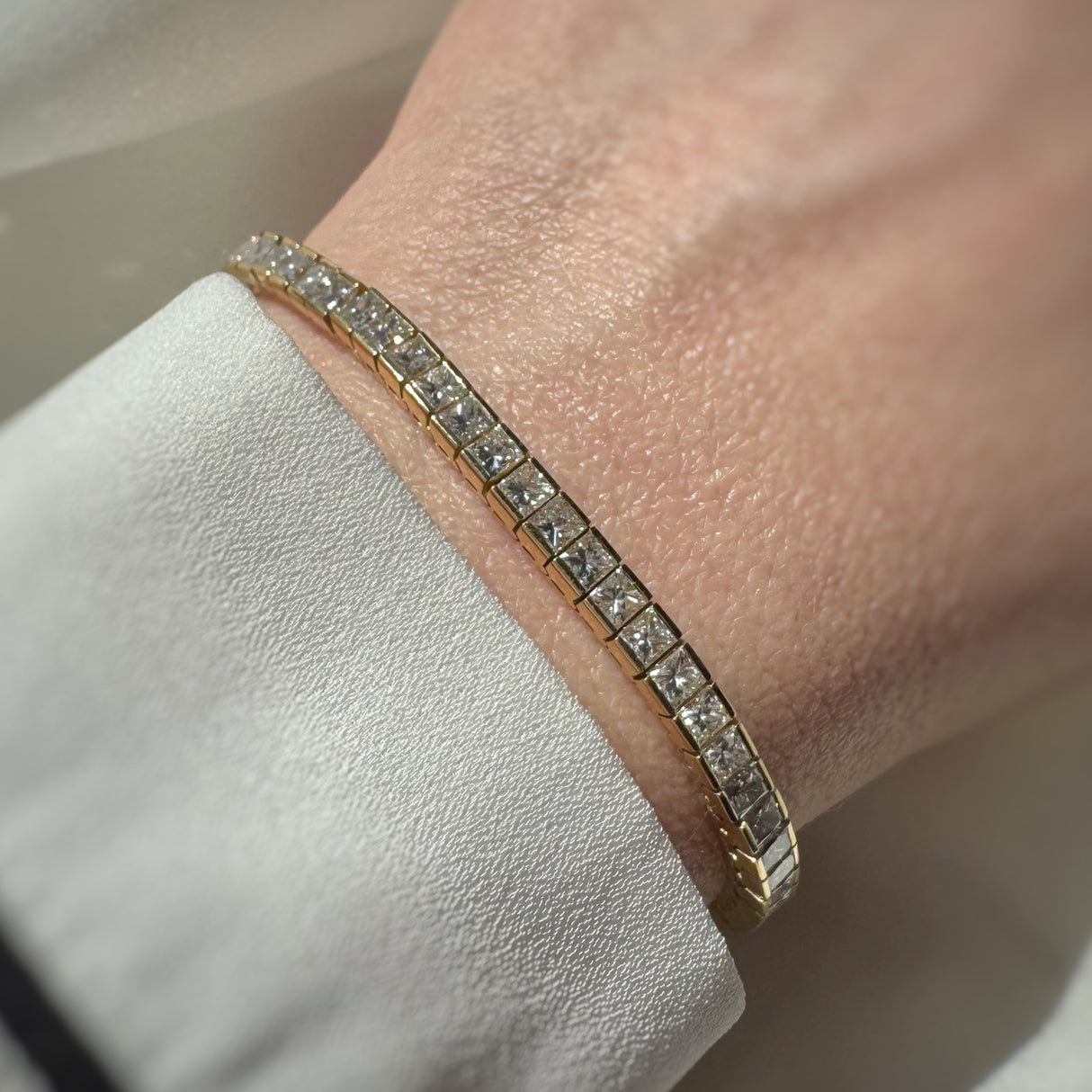Pre Owned 18ct Gold Diamond Line Bracelet Approx 7ct-8ct