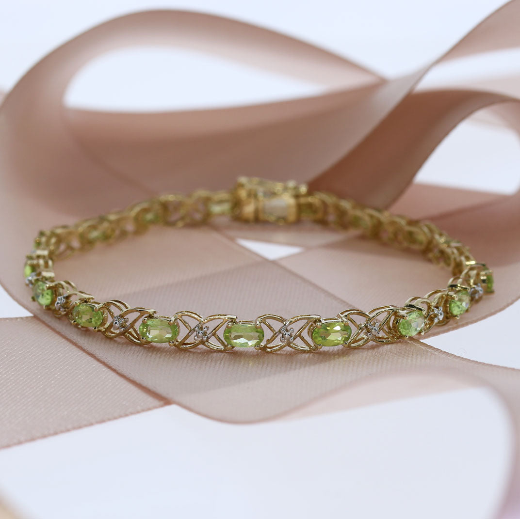 Pre Owned 9ct Yellow Gold Bracelet set with Oval Green Amethyst