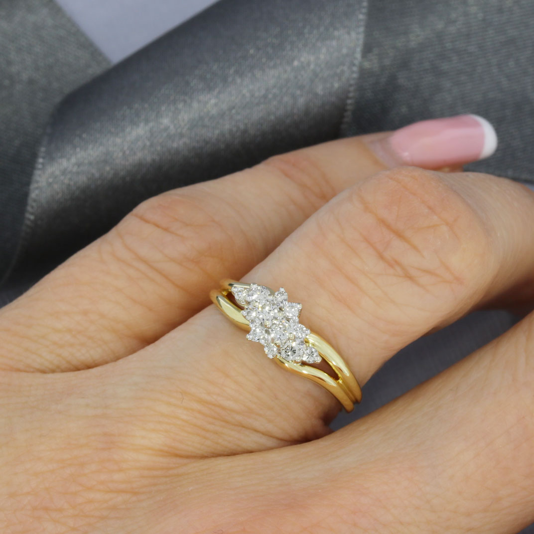 Pre Owned 18ct Yellow Gold Twist Set Diamond Cluster Ring .29ct