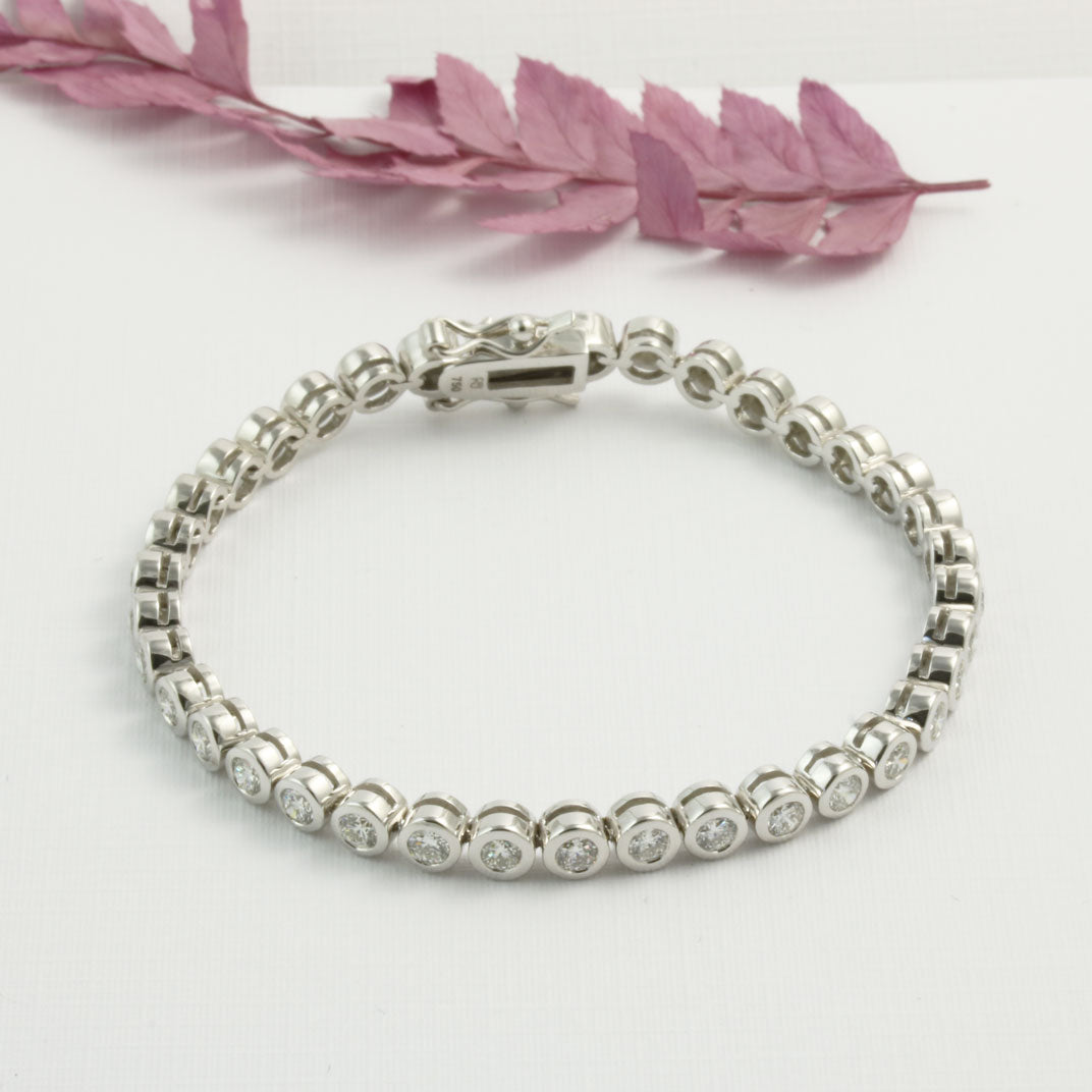 18ct White Gold Rub Over Set Diamond Line Bracelet