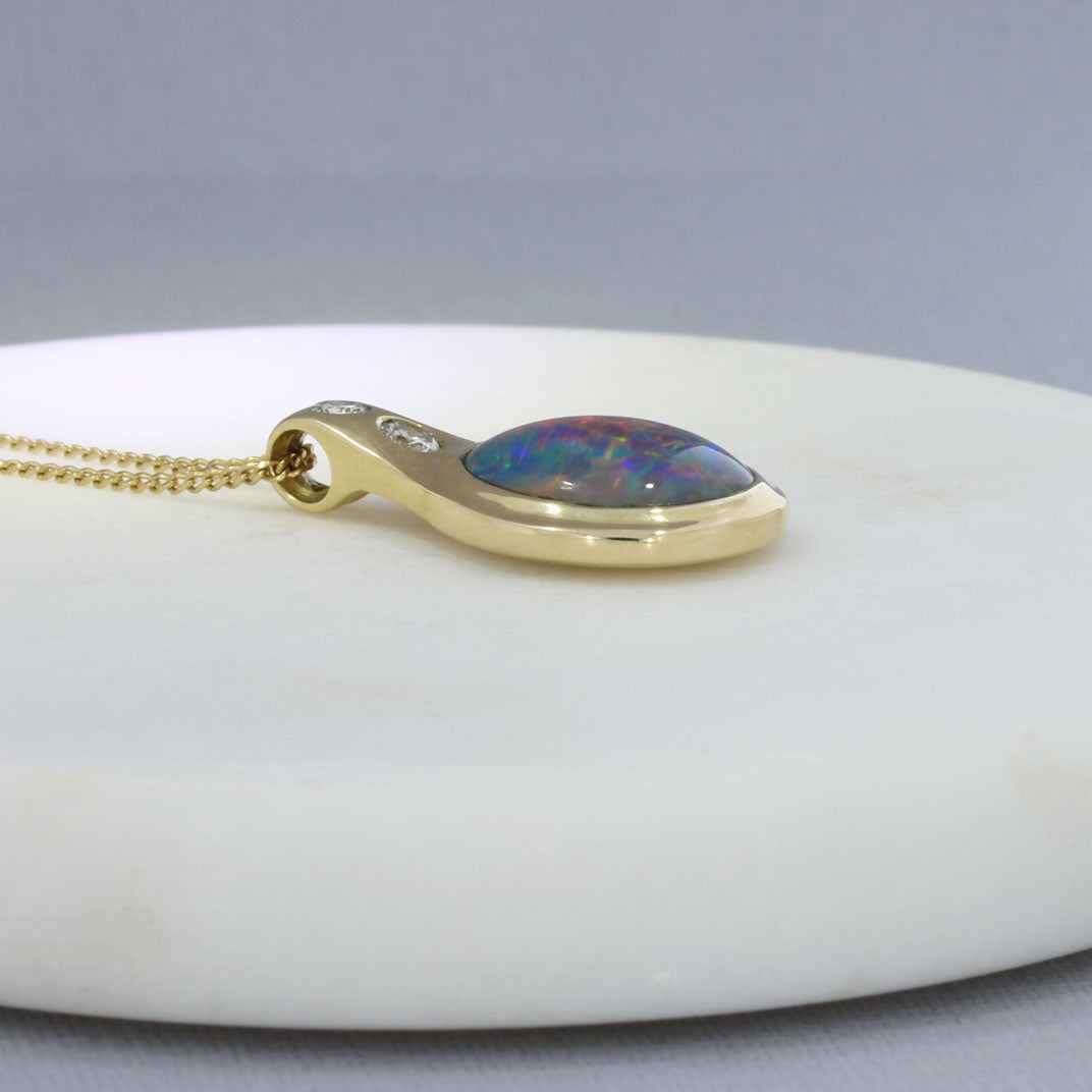 Pre Owned 9ct Yellow Gold Doublet Opal & Diamond Pendant & Chain