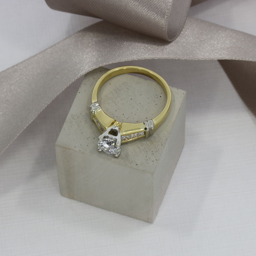 Pre Owned 18ct Gold GIA Certified Diamond Solitaire Ring GIA 1.00ct E VS2
