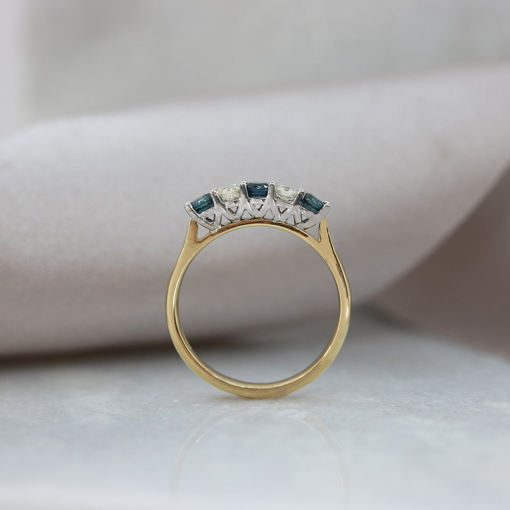 18ct Gold Sapphire & Diamond Ring 5 Stone Ring