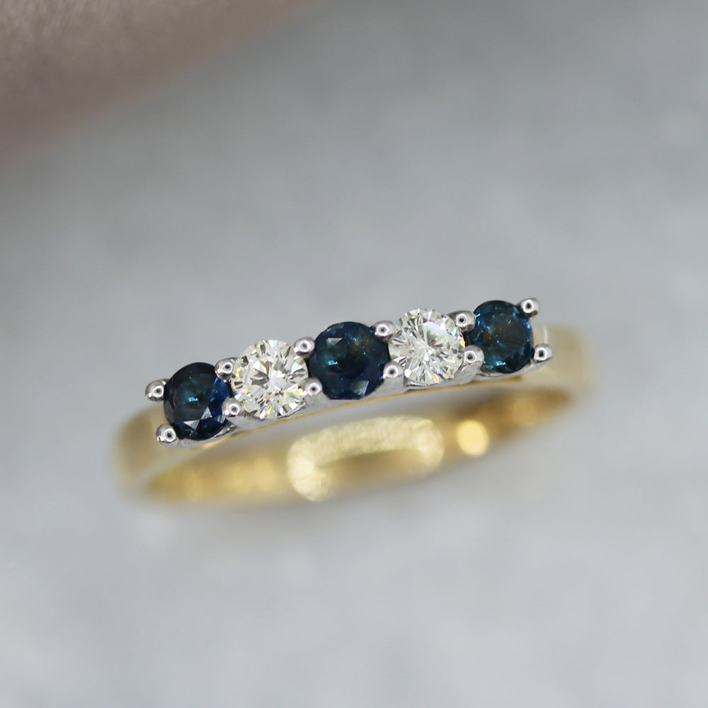 18ct Gold Sapphire & Diamond Ring 5 Stone Ring