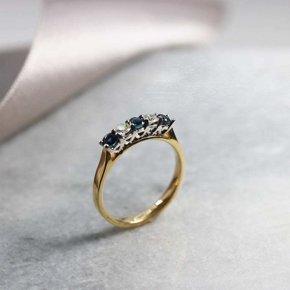 18ct Gold Sapphire & Diamond Ring 5 Stone Ring