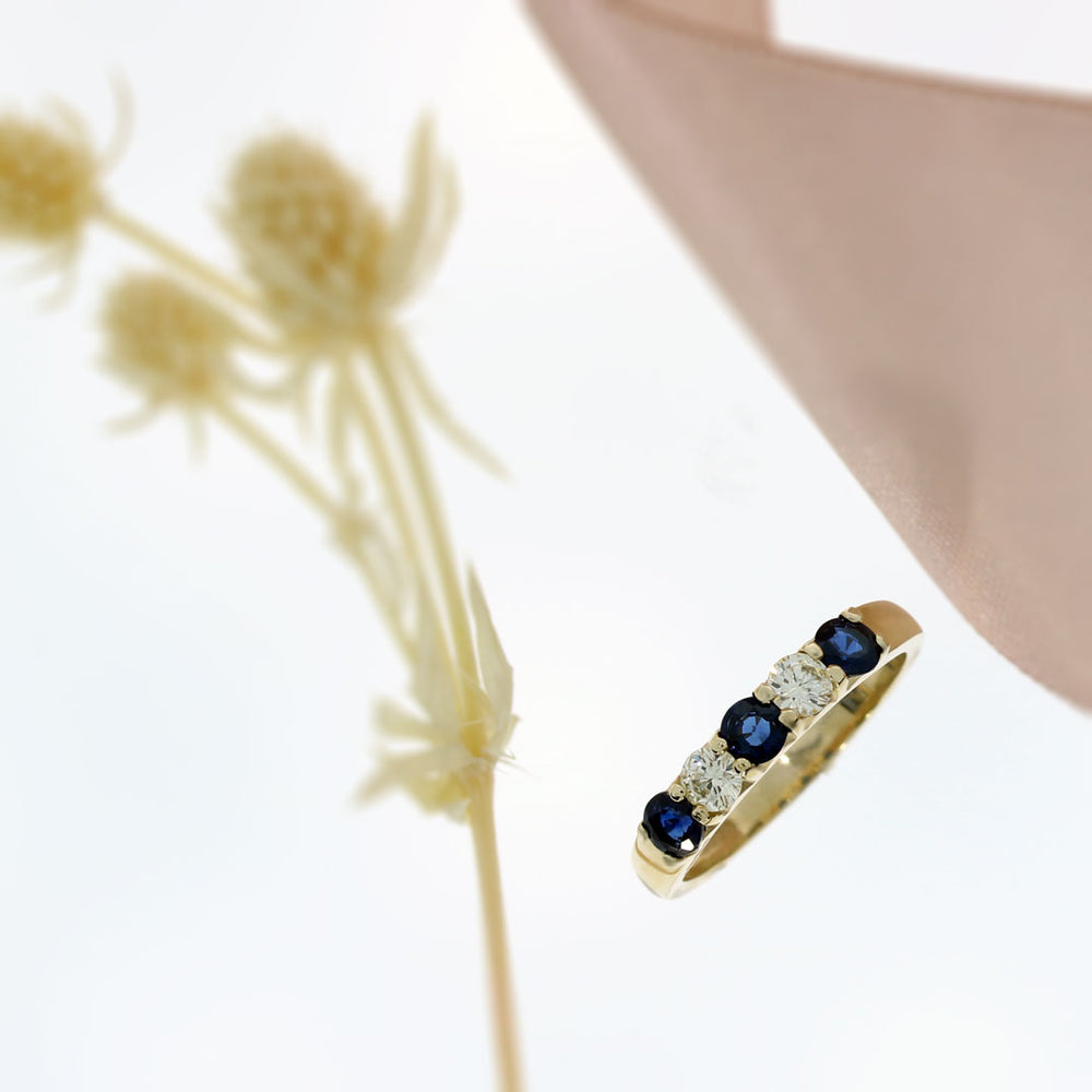 9ct Yellow gold sapphire and diamond 5 stone ring