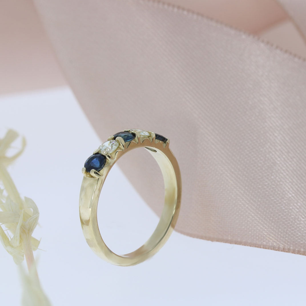 9ct Yellow gold sapphire and diamond 5 stone ring