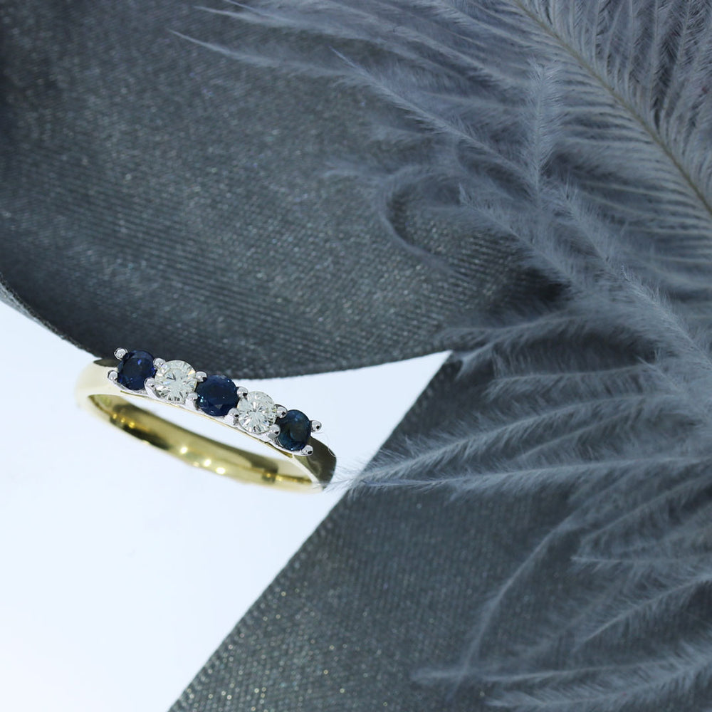 18ct Gold Sapphire & Diamond Ring 5 Stone Ring