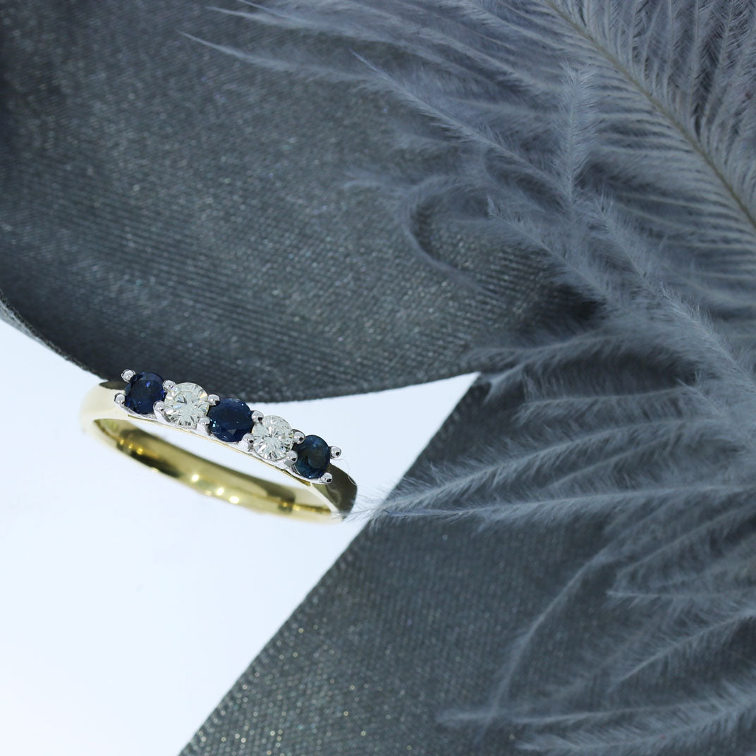 18ct Gold Sapphire & Diamond Ring 5 Stone Ring