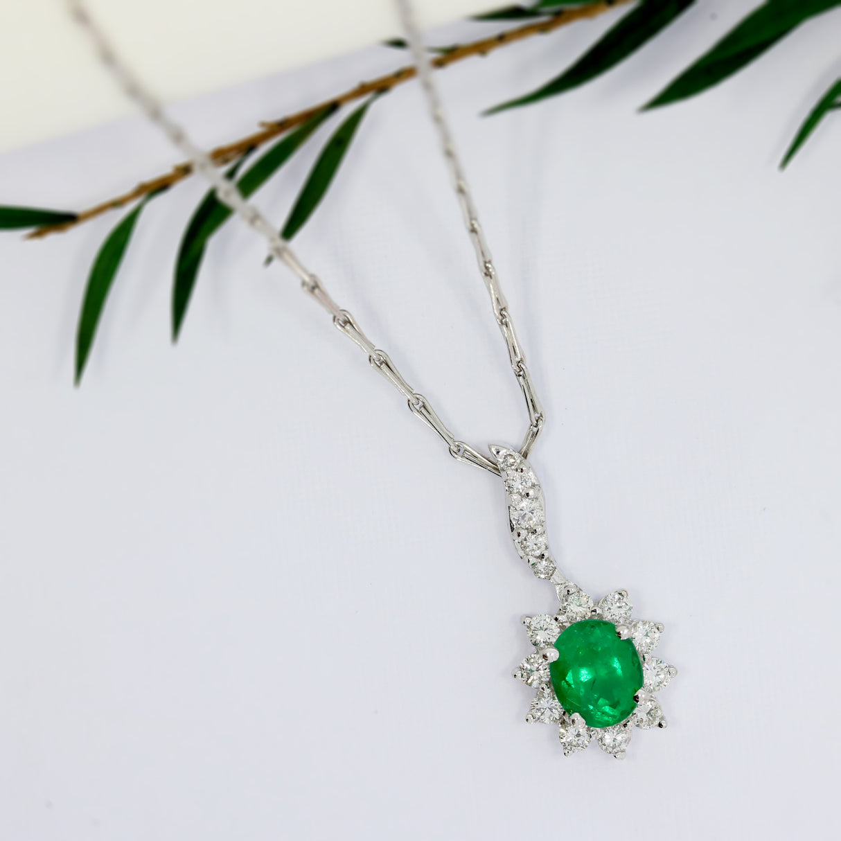18ct White Gold Oval Emerald & Diamond Cluster Pendant Drop Pendant in 18ct Gold Chain