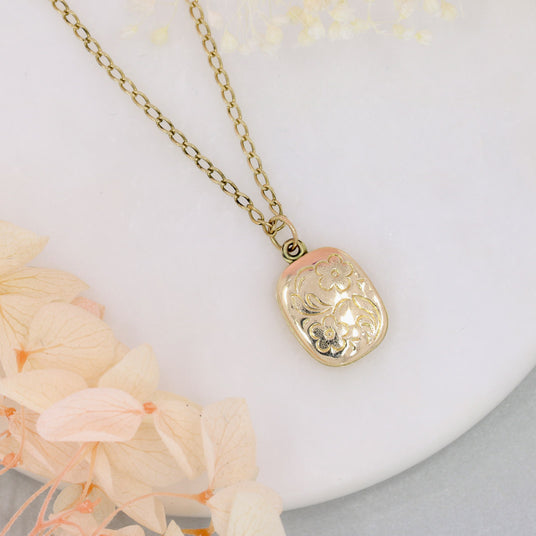Pre Owned 9ct Yellow Gold Oblong Locket with 18" Chain
