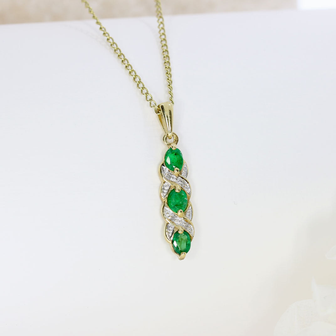 Pre-Owned 9ct Yellow Gold Emerald & Diamond Drop Bar Pendant & 20" Chain