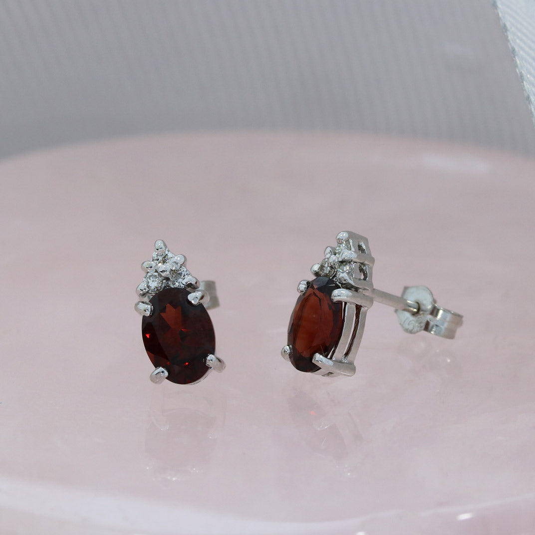Pre Owned 18ct White Gold Garnet & Diamonds Stud Earrings