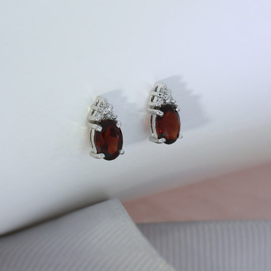 Pre Owned 18ct White Gold Garnet & Diamonds Stud Earrings