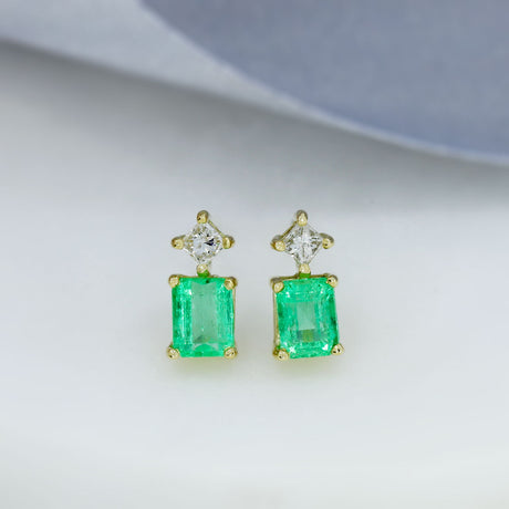 18ct Gold Oblong Claw Set Emerald 1.43ct & Princess Cut Diamond 0.21ct Stud Earrings