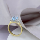 18ct Gold Claw Oval Aquamarine & Diamond Cluster Ring