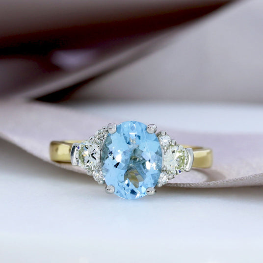 18ct Gold Claw Oval Aquamarine & Diamond Cluster Ring