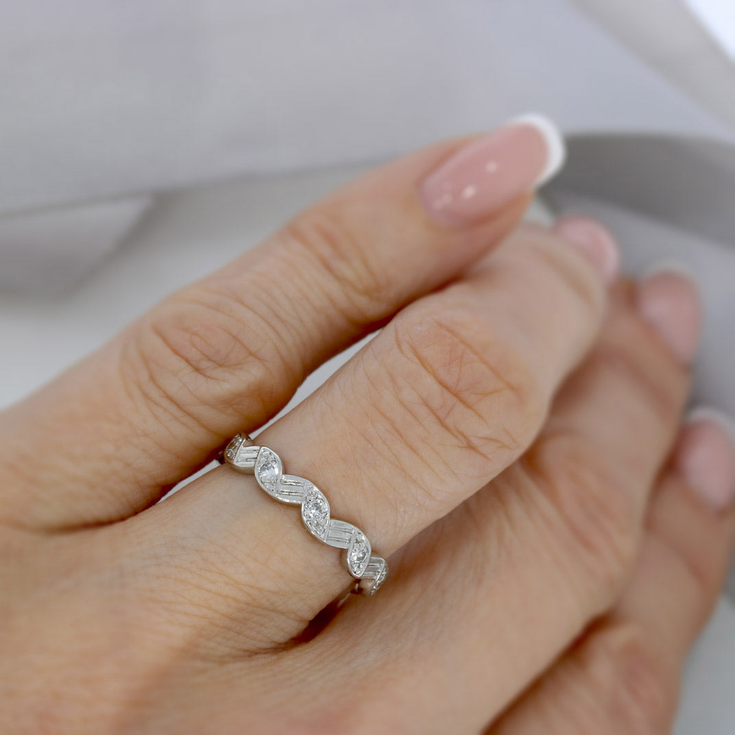 Pre Owned Platinum Zig Zag Diamond Wedding Band