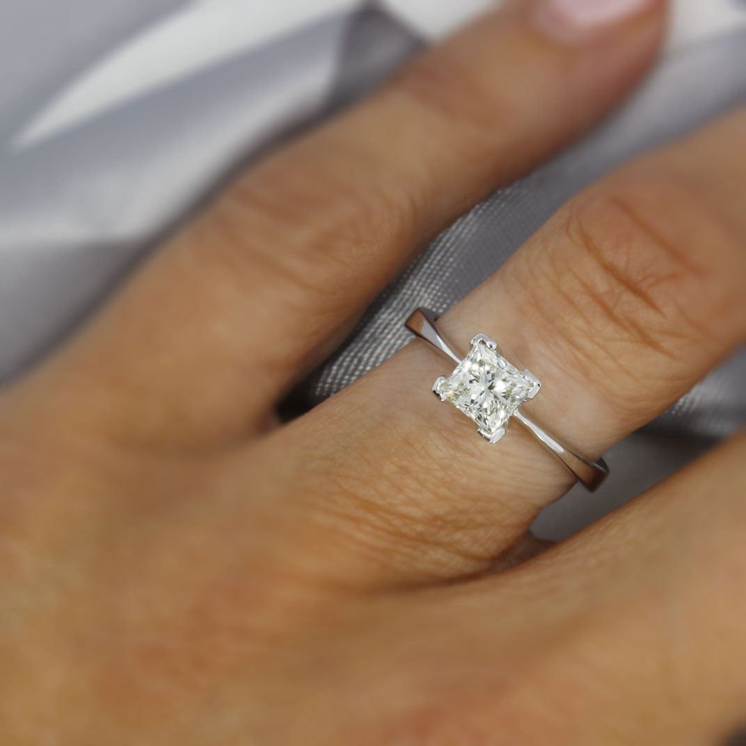 Pre Owned 18ct Gold Princess Cut Diamond Solitaire 1ct