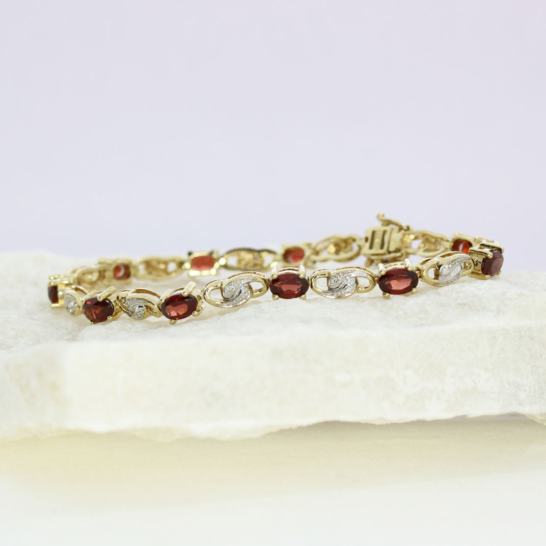 Pre Owned 9ct Yellow Gold Garnet & Pave Set Diamond Bracelet