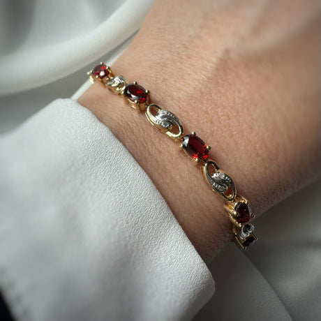 Pre Owned 9ct Yellow Gold Garnet & Pave Set Diamond Bracelet