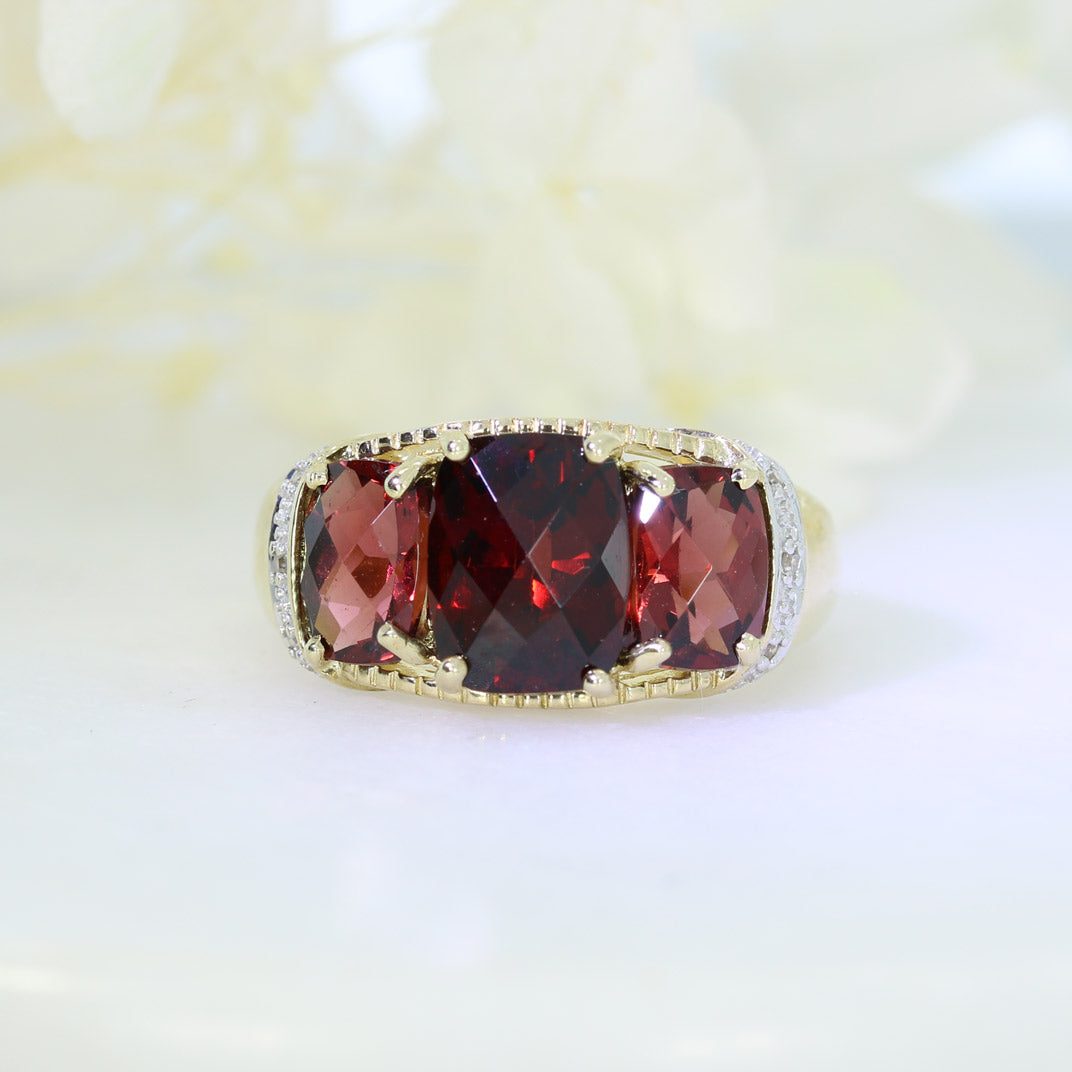 Pre Owned 9ct Yellow Gold Garnet & Diamond Dress Ring