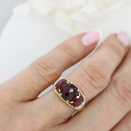 Pre Owned 9ct Yellow Gold Garnet & Diamond Dress Ring