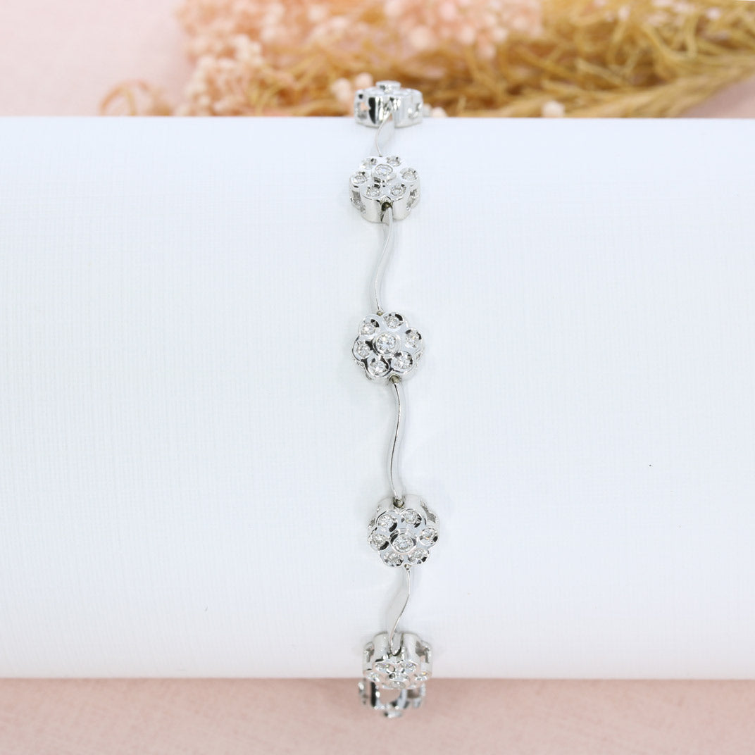 18ct White gold flower cluster link diamond bracelet