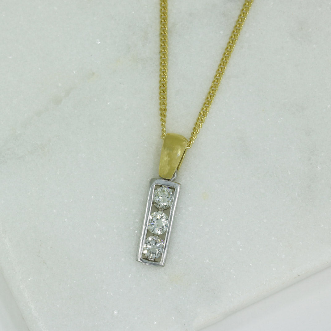 18ct Yellow Gold 3 Stone Trap Set Diamond Pendant with 18 inch 18ct