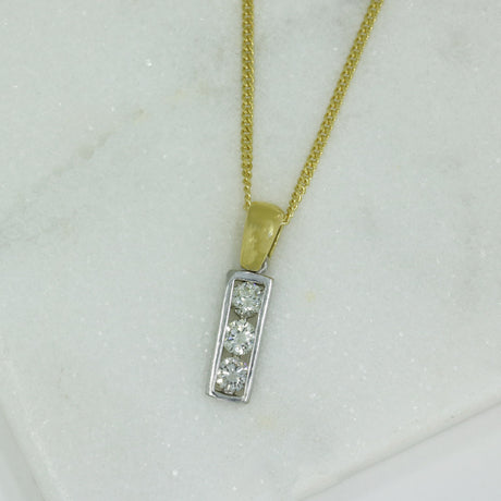 18ct Yellow Gold 3 Stone Trap Set Diamond Pendant with 18 inch 18ct