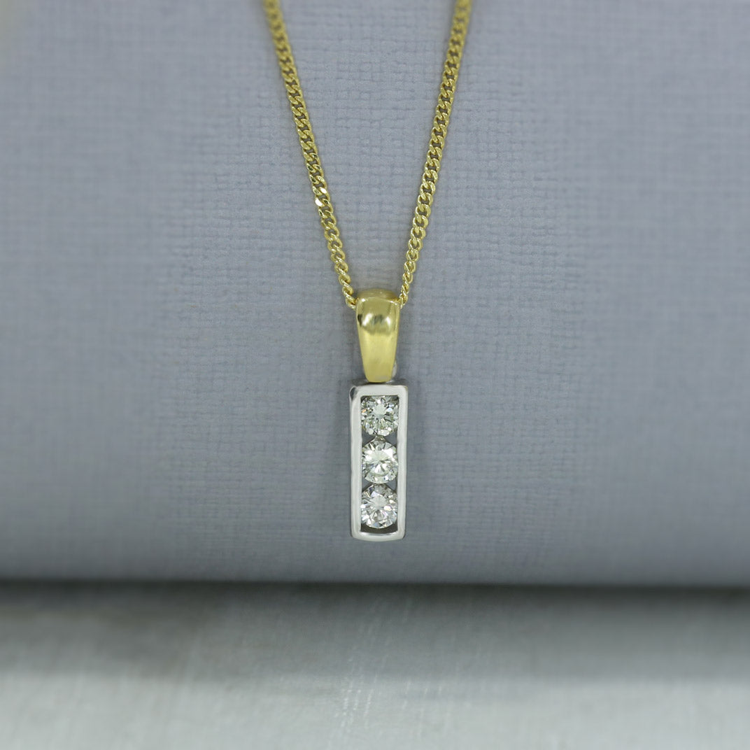 18ct Yellow Gold 3 Stone Trap Set Diamond Pendant with 18 inch 18ct