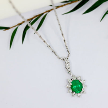 18ct White Gold Oval Emerald & Diamond Cluster Pendant Drop Pendant in 18ct Gold Chain