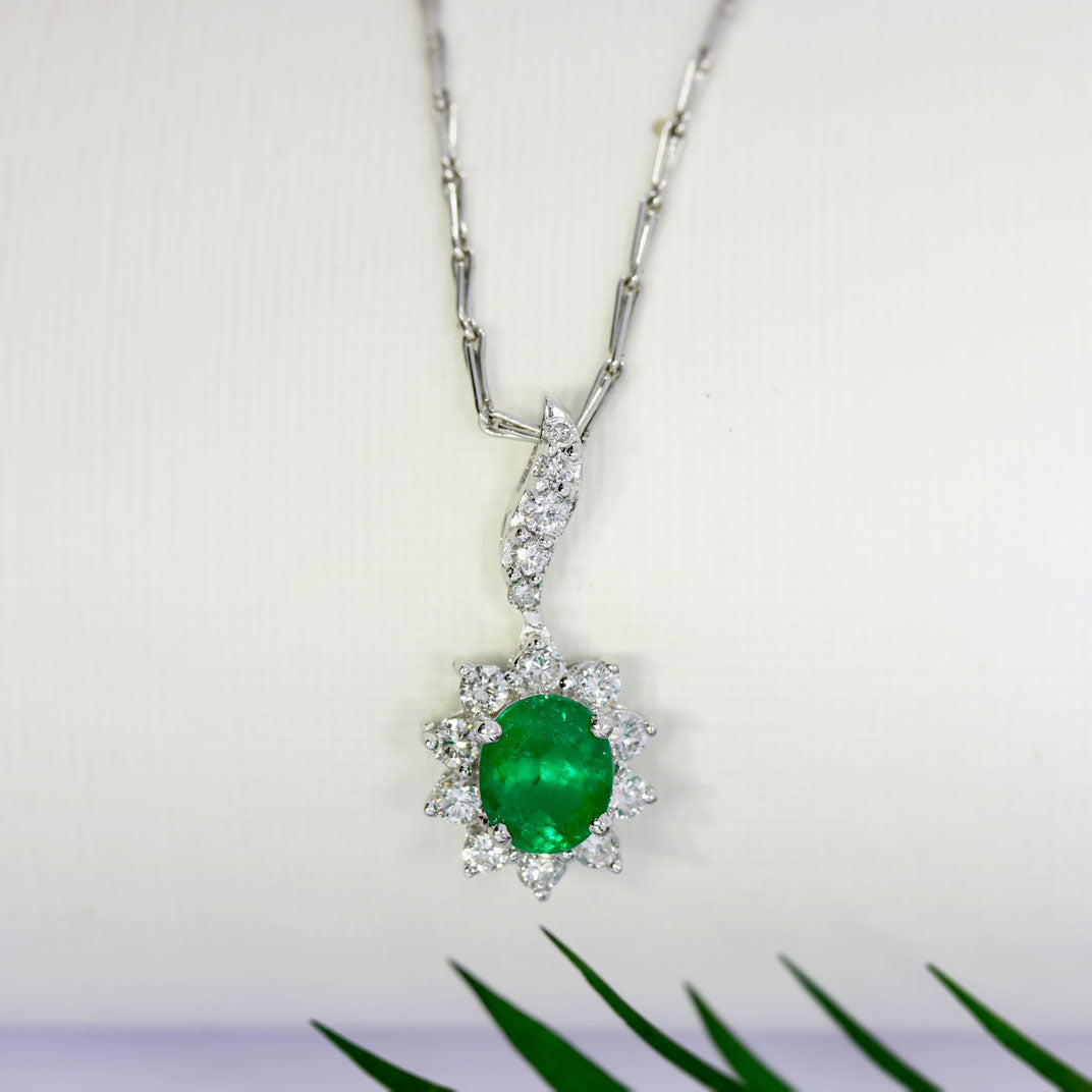18ct White Gold Oval Emerald & Diamond Cluster Pendant Drop Pendant in 18ct Gold Chain