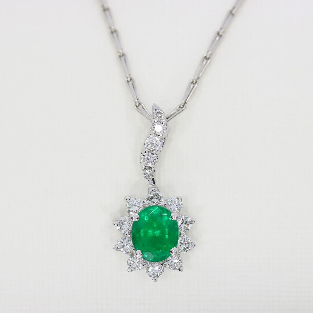 18ct White Gold Oval Emerald & Diamond Cluster Pendant Drop Pendant in 18ct Gold Chain
