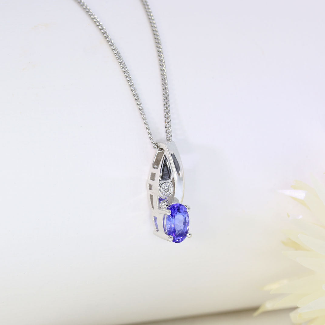 18ct Gold Tanzanite & Diamond Pendent on a 9ct 18inch Chain