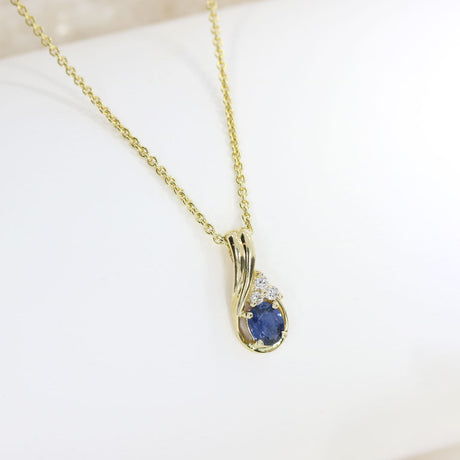 9ct Gold Sapphire & Diamond Swirl Pendent On a 9ct Gold 18 ''Chain