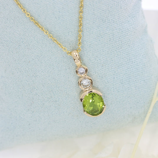 9ct Yellow Gold Peridot & Diamond Pendant on a 9ct Yellow Gold 18" Chain