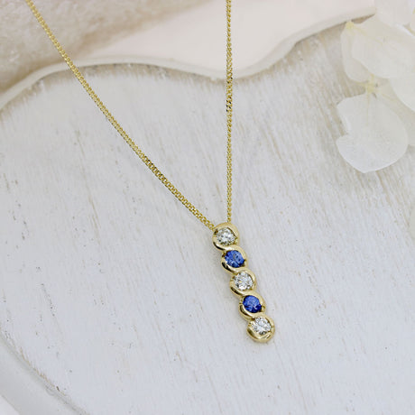 18ct Gold 5 Stone Sapphire & Diamond pendant 18ct Yellow gold 16'' fine curb chain