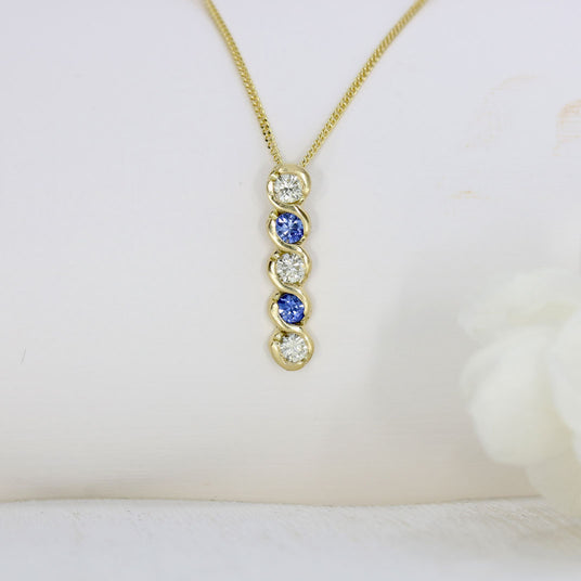 18ct Gold 5 Stone Sapphire & Diamond pendant 18ct Yellow gold 16'' fine curb chain