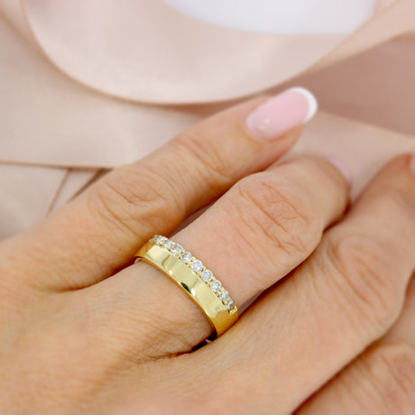 18ct Gold Band With Claw Set Diamonds To The Edge 0.54ct
