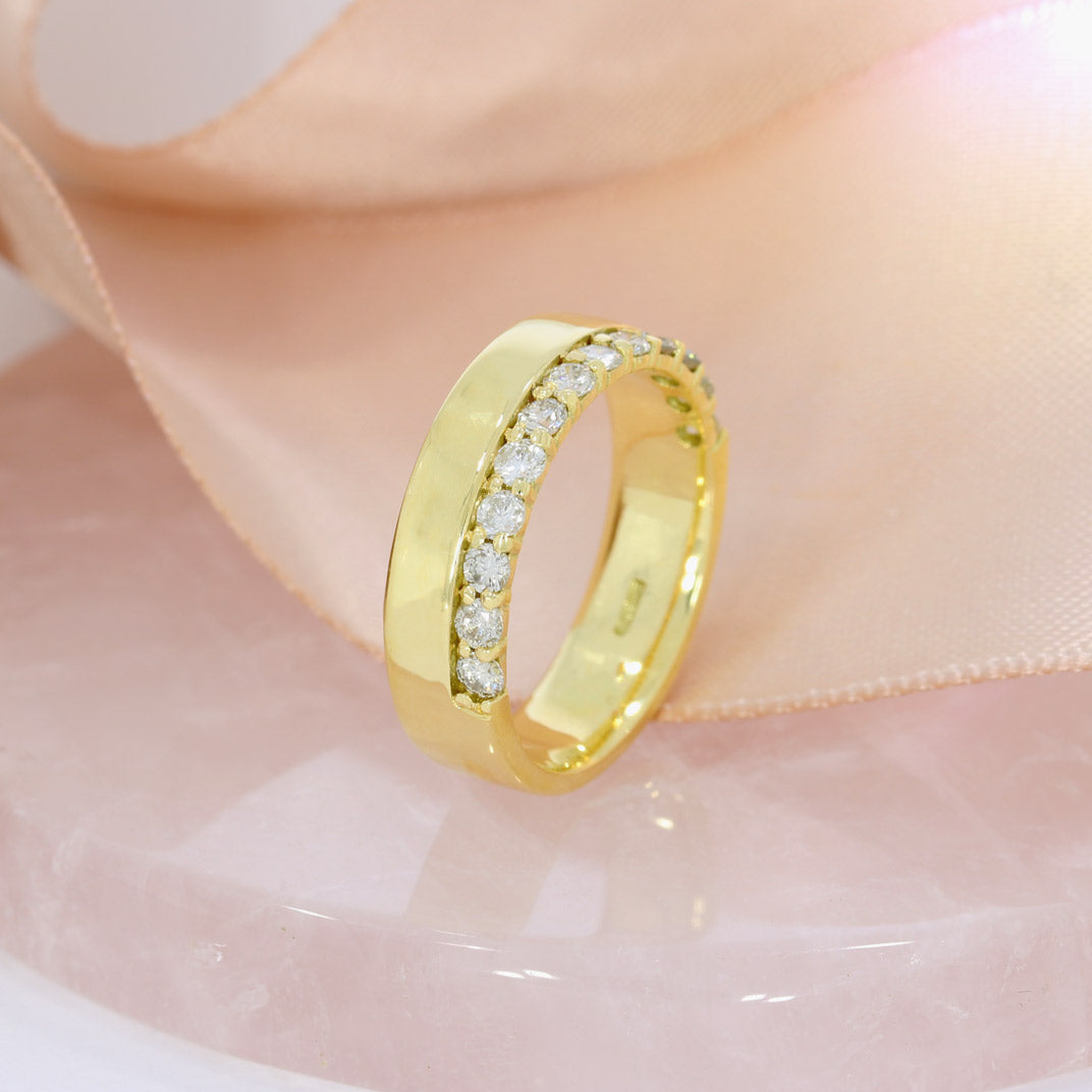 18ct Gold Band With Claw Set Diamonds To The Edge 0.54ct