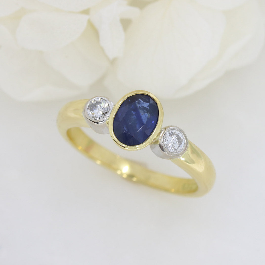 18ct Yellow 3 Stone Sapphire & Diamond Ring