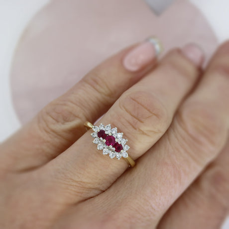18ct Gold Ruby & Diamond Cluster Ring Approx Diamond Weight: 0.25ct